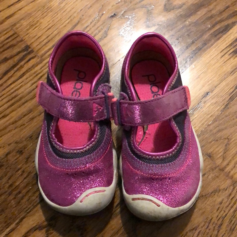 SALE!!! Sparkly pink plae shoes!